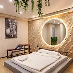 Royal Luxury With Sauna And Jacuzzi アパート *